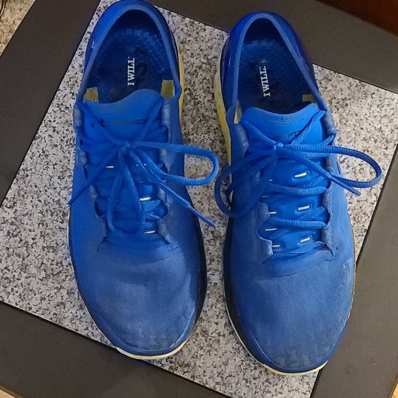 Mens under armour size 11 shoes - Picture 2 of 5